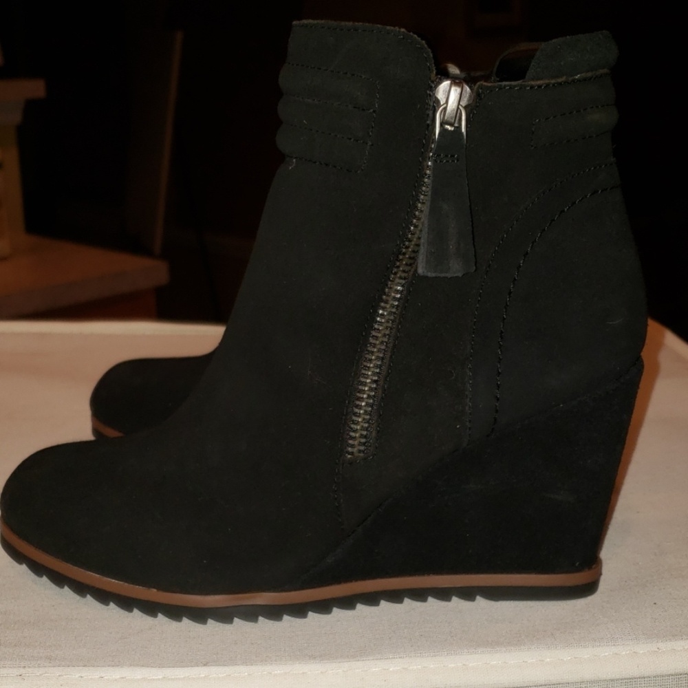 Crown Vintage NWT black real suede wedge booties